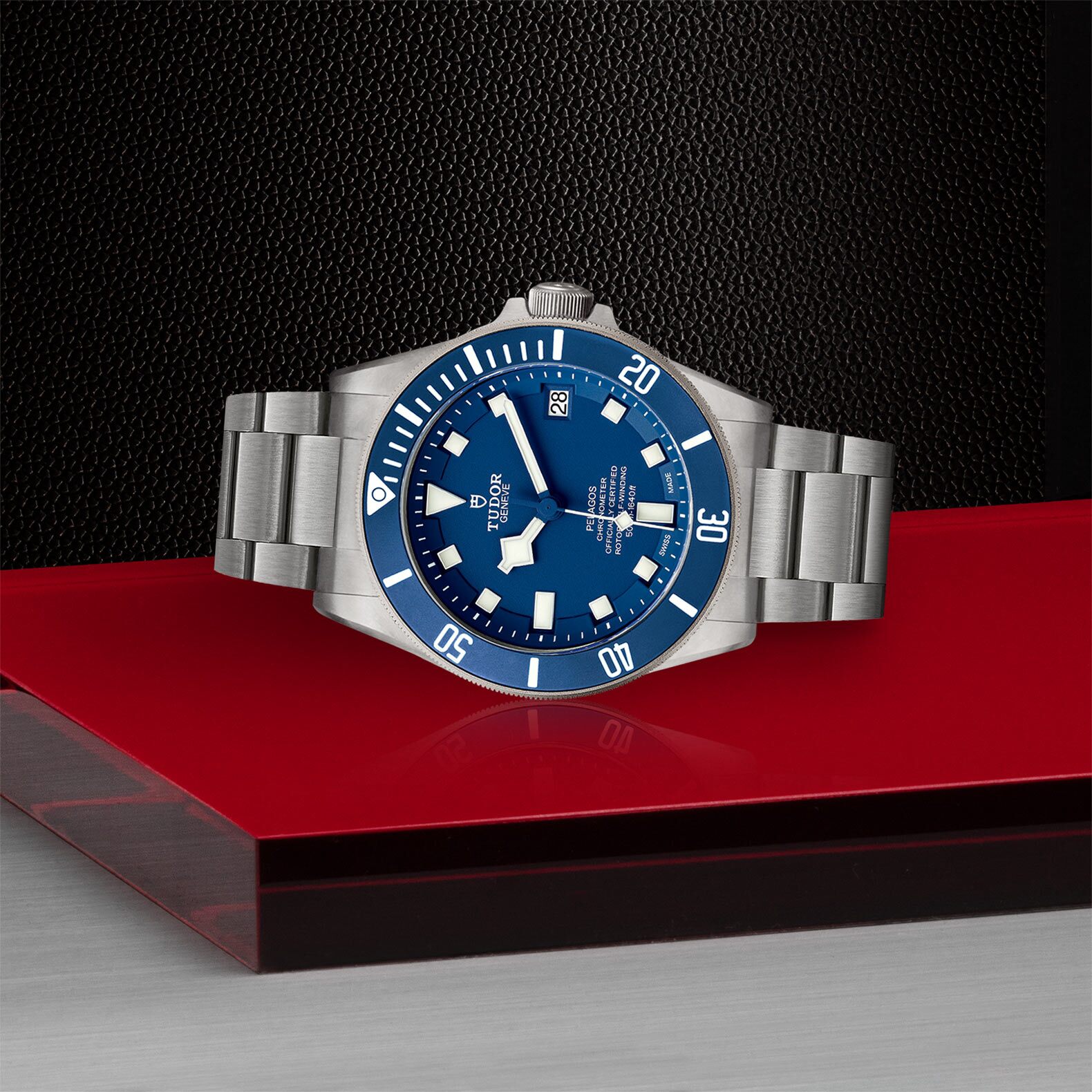 Pelagos – M25600TB-0001 - Vista lateral