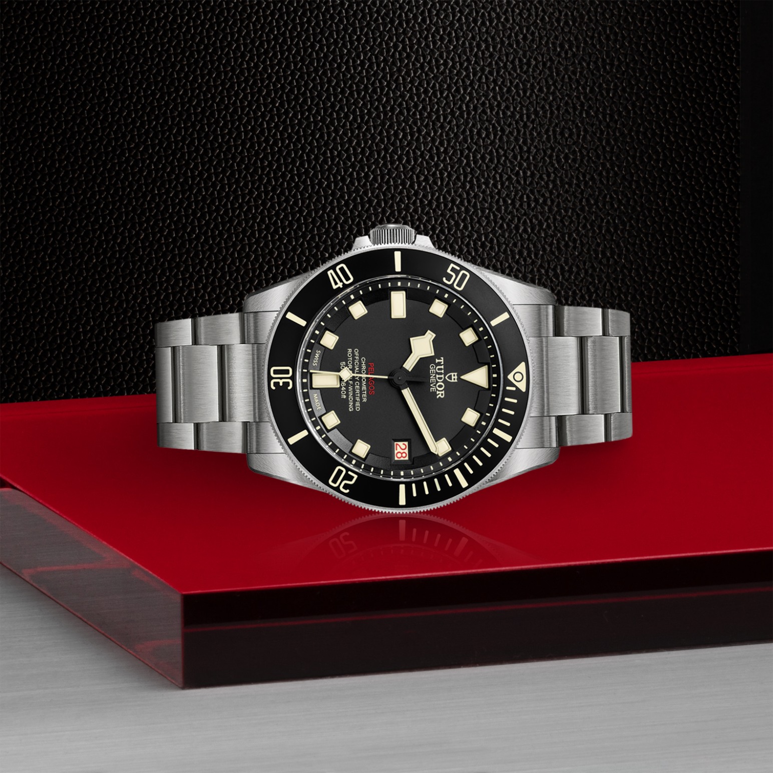 Pelagos LHD – M25610TNL-0001 - Vista lateral