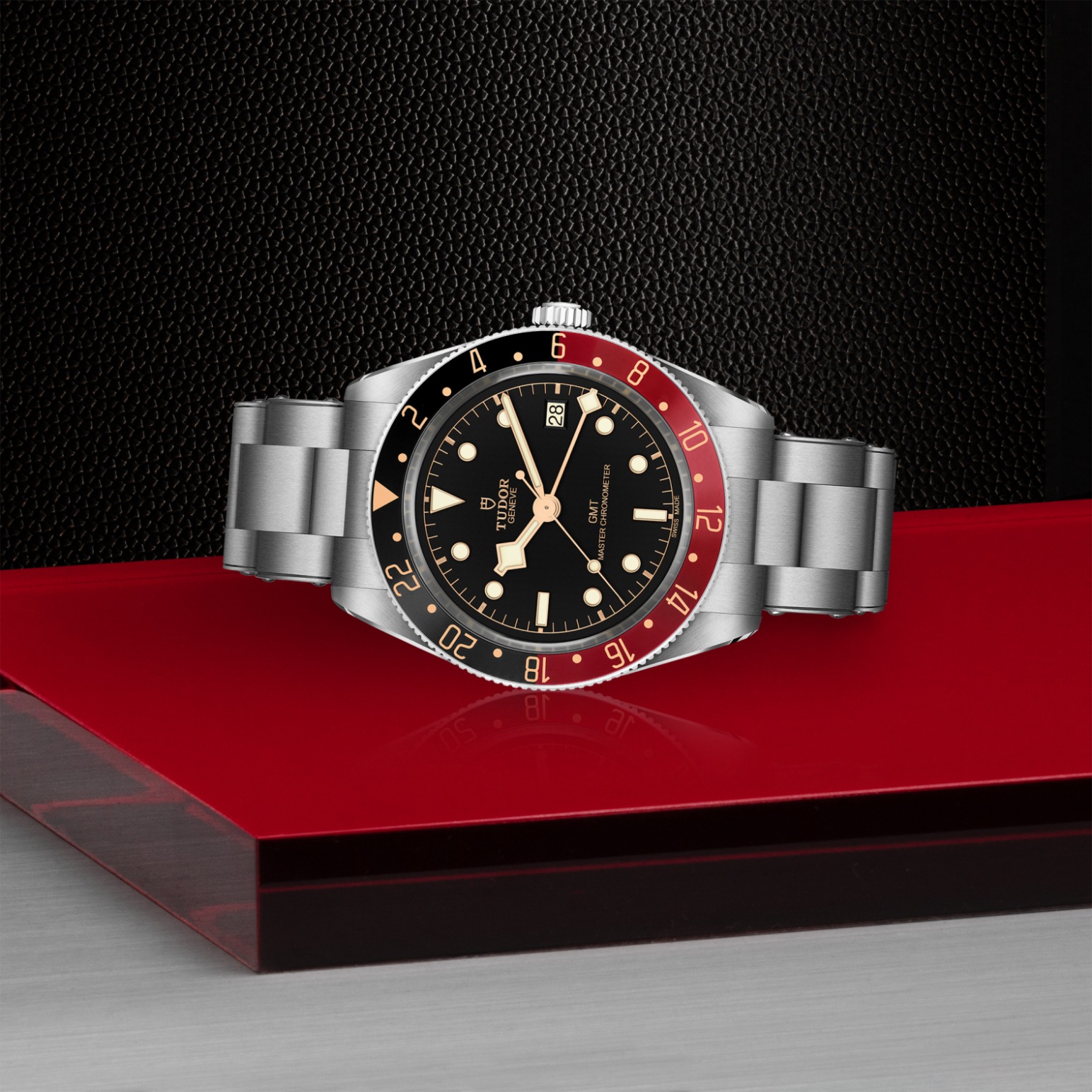 Black Bay 58 GMT – M7939G1A0NRU-0001 - Vista lateral